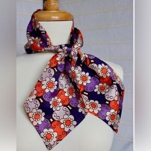 Funky Vintage Floral 70s Silk Scarf ☮️